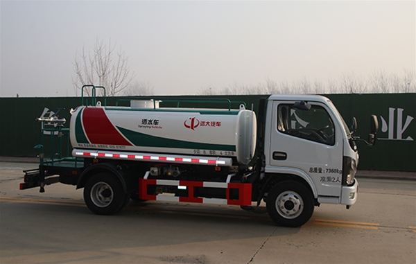 高压洒水车