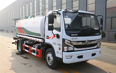 喷洒车