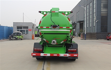 真空吸污车